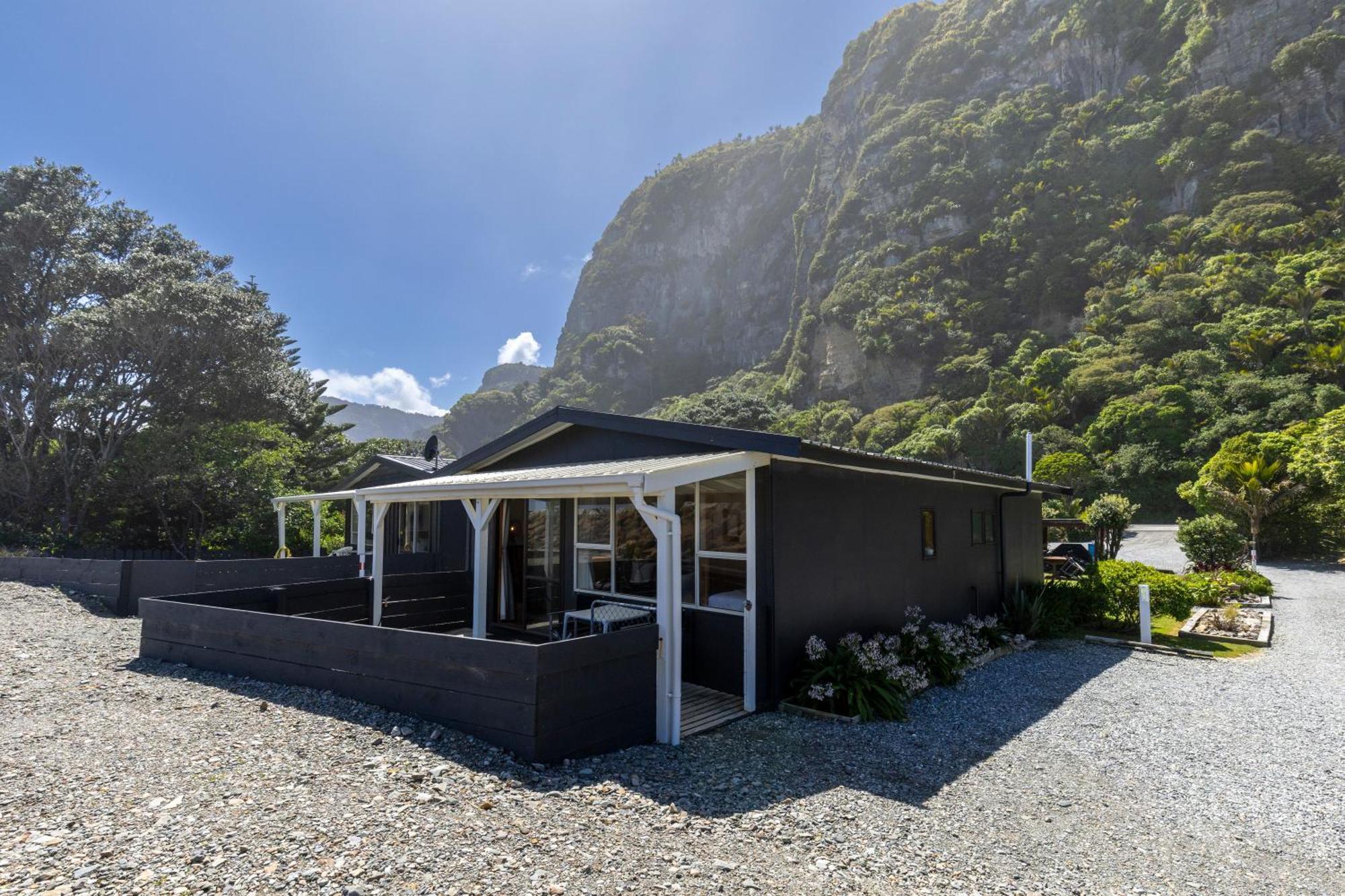 Punakaiki Beachfront Motels Exterior photo